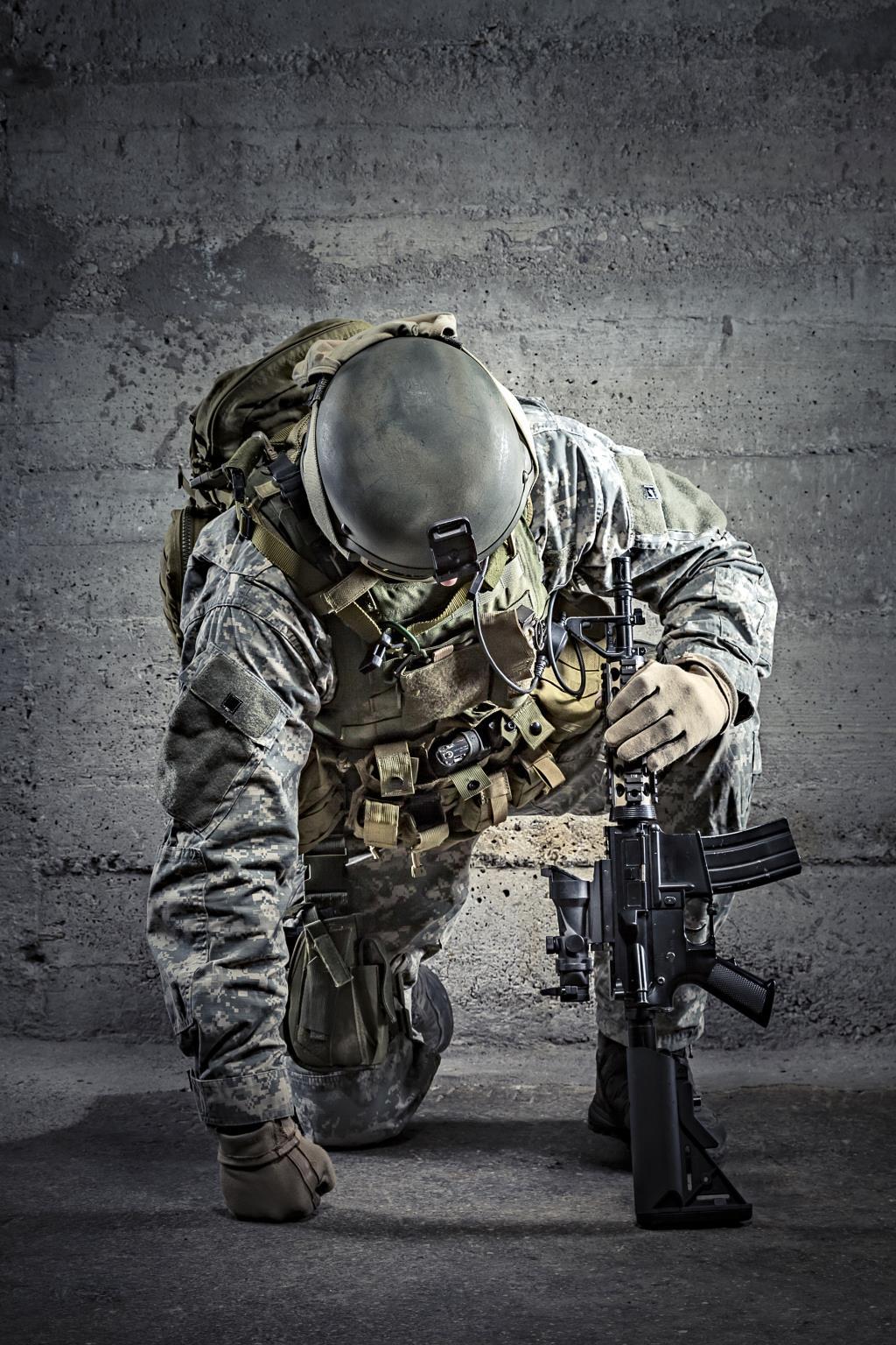 Kneeling Soldier Tempered Glass Wall Art — Urban Tactical Decor